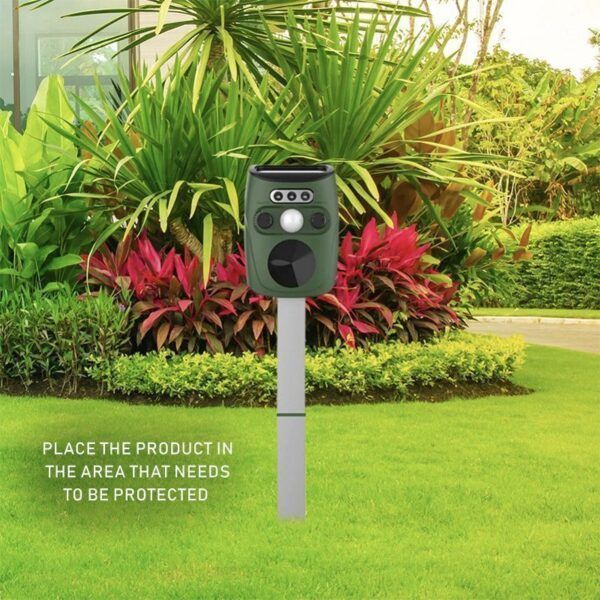 solar ultrasonic animal repeller_0012_Place the product in the area that needs to be protected .jpg